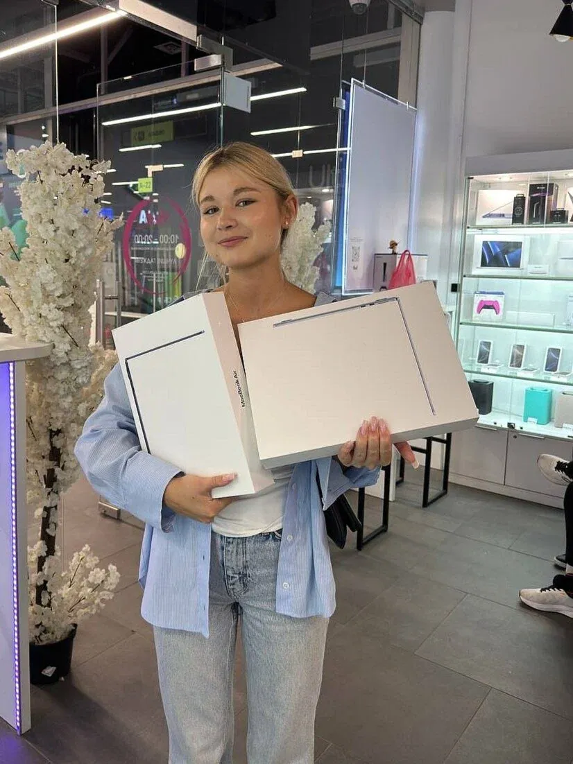 Довольный клиент Бест магазин — iPhone 15 — семейная покупка